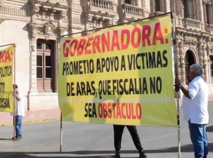 Los Tratan Como Loquitos